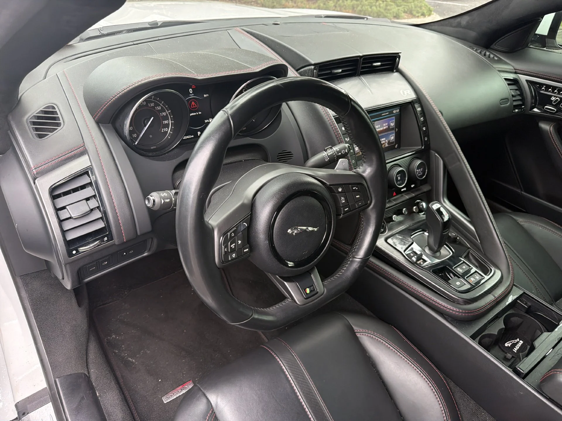 Used 2016  Jaguar R image 14