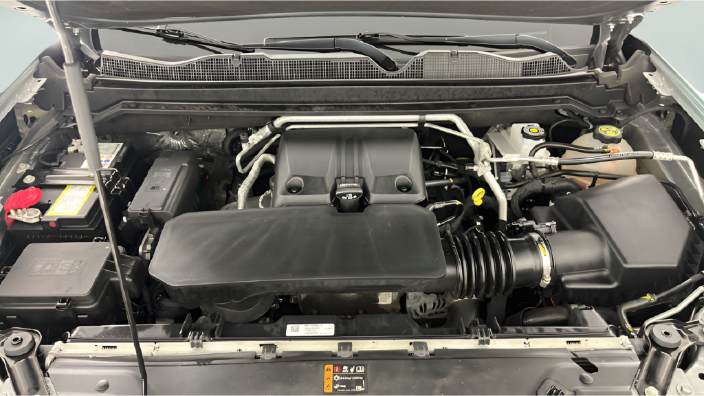Used 2023 Silver GMC AT4 image 38