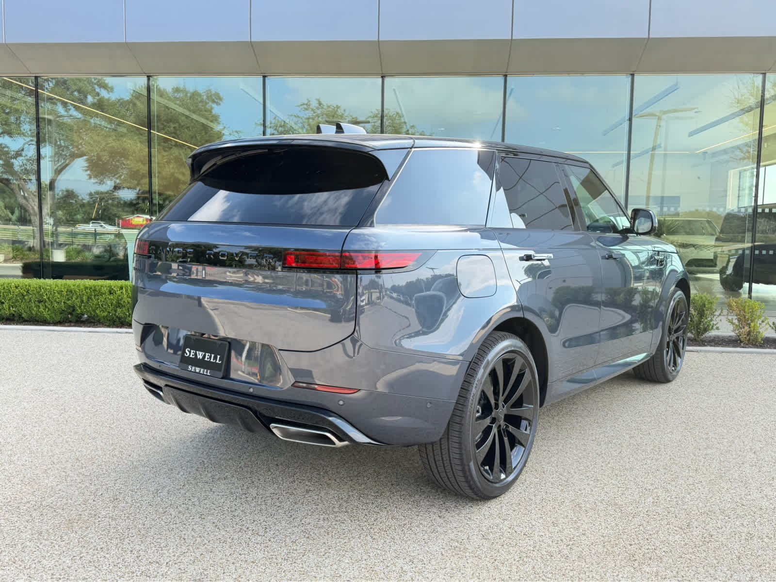 New 2026 Varesine Blue Land Rover Dynamic SE image 4