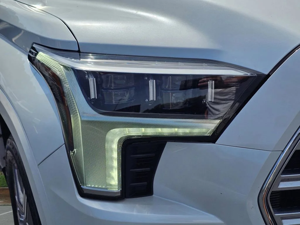 Used 2024  Toyota SR5 image 4