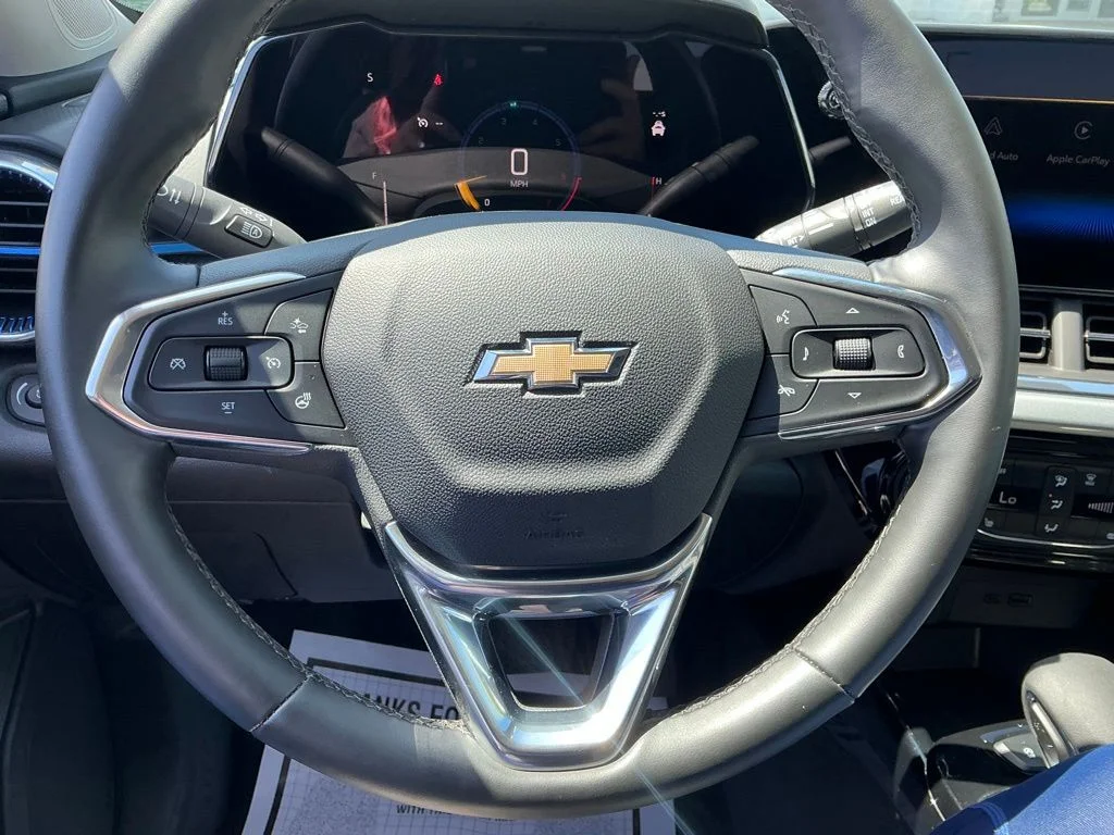 Used 2025 White Chevrolet LT image 30
