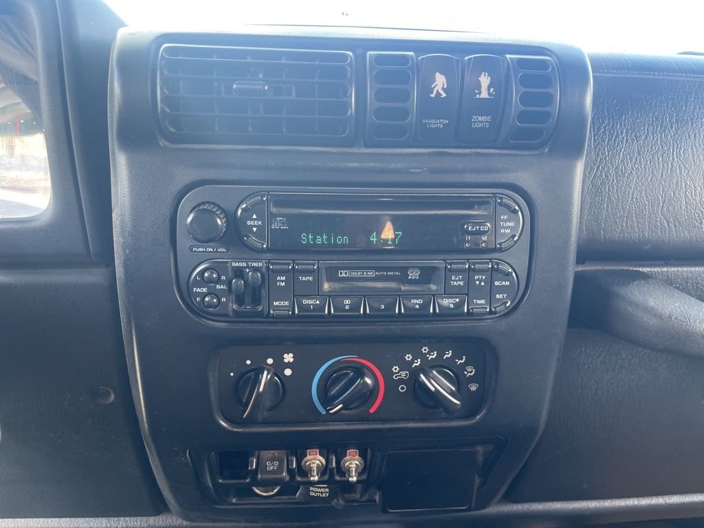 Used 2006 Silver Jeep Rubicon image 17