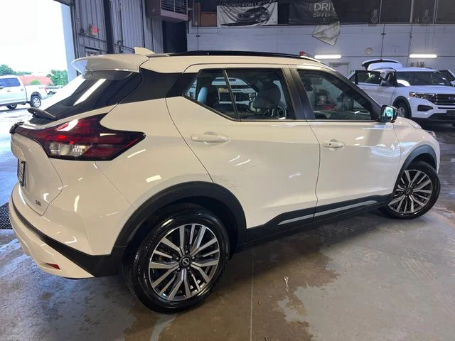 Used 2024 White Nissan SR image 5