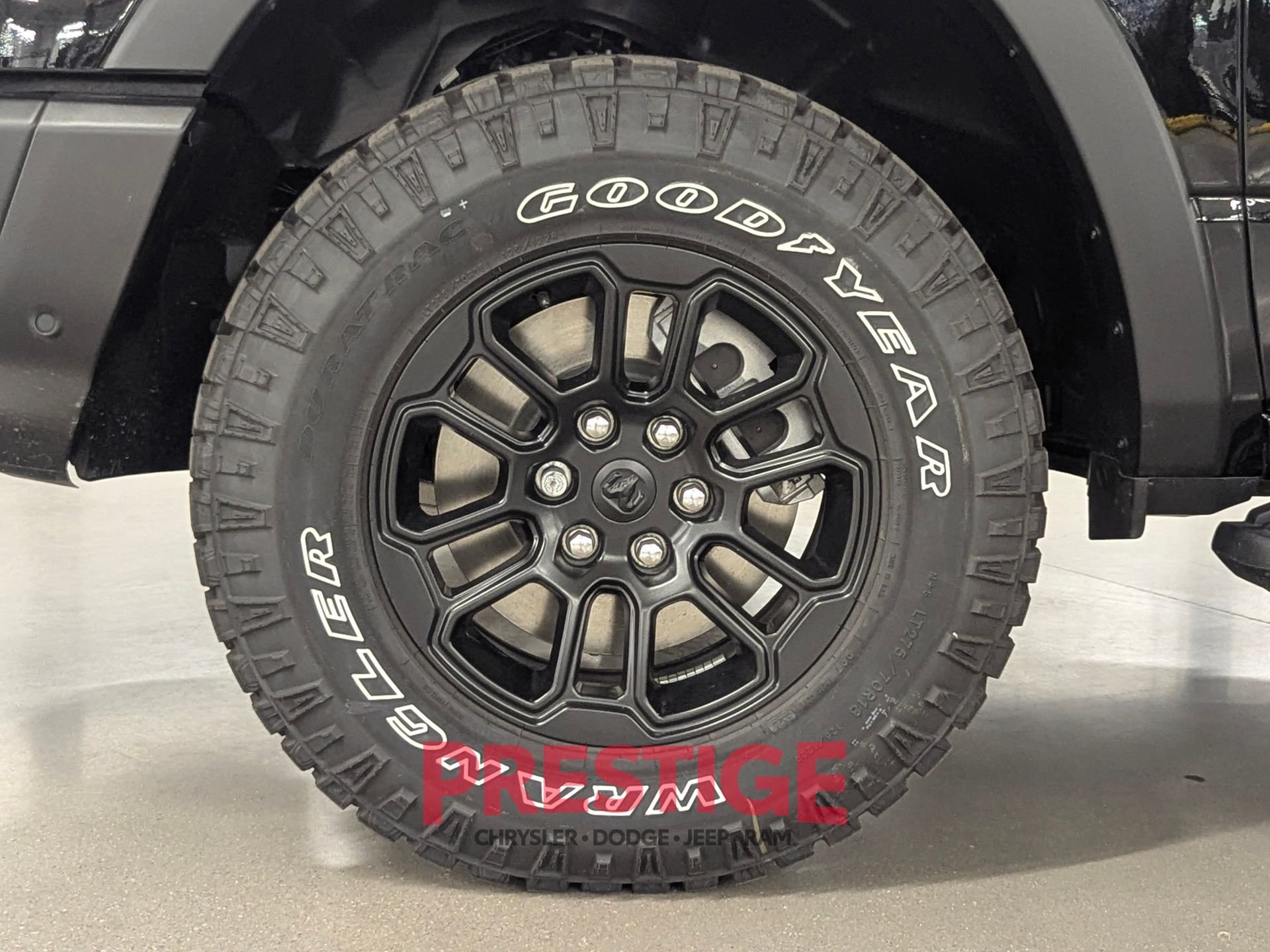 New 2026 Diamond Black Crystal Pearl-Coat Exterior Paint RAM Rebel image 33