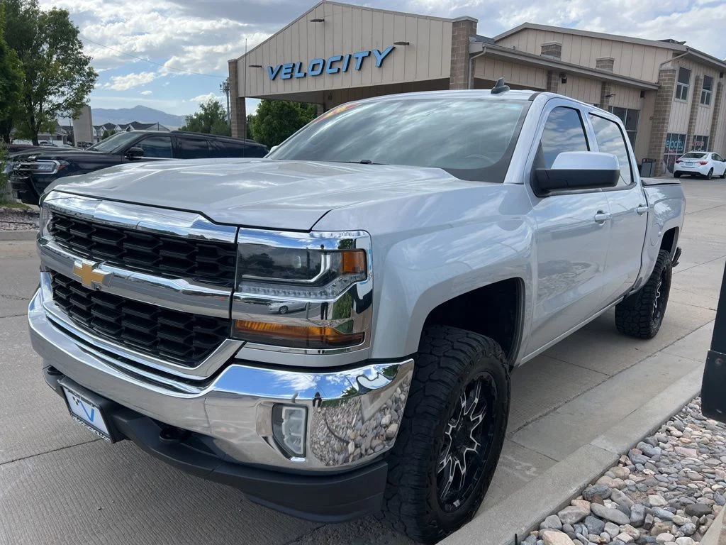Used 2018 Silver Chevrolet LT image 3