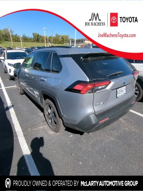 Used 2021 Silver Toyota XLE Premium image 1