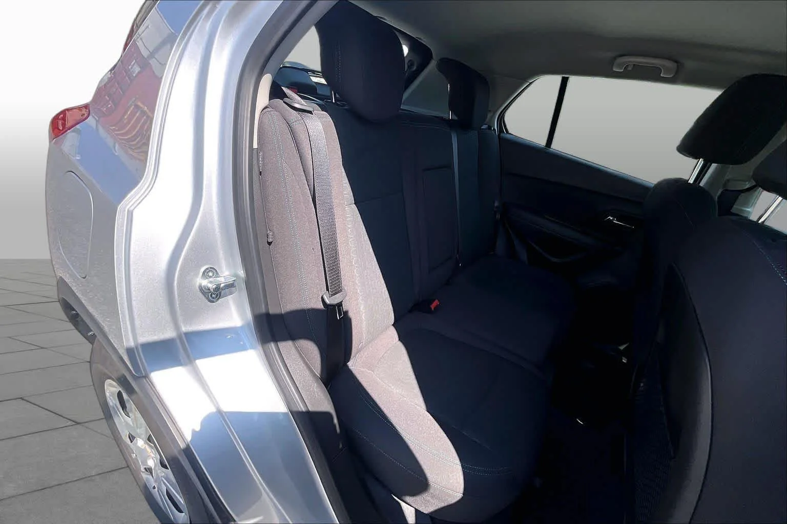Used 2016 Silver Ice Metallic Chevrolet LS image 17