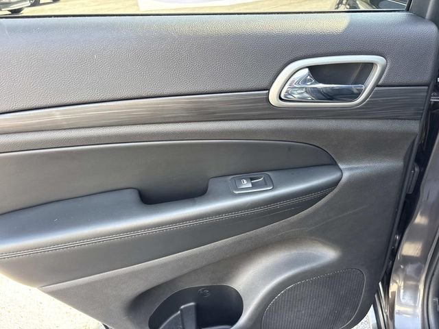 Certified Used 2019 Gray Jeep Altitude image 18