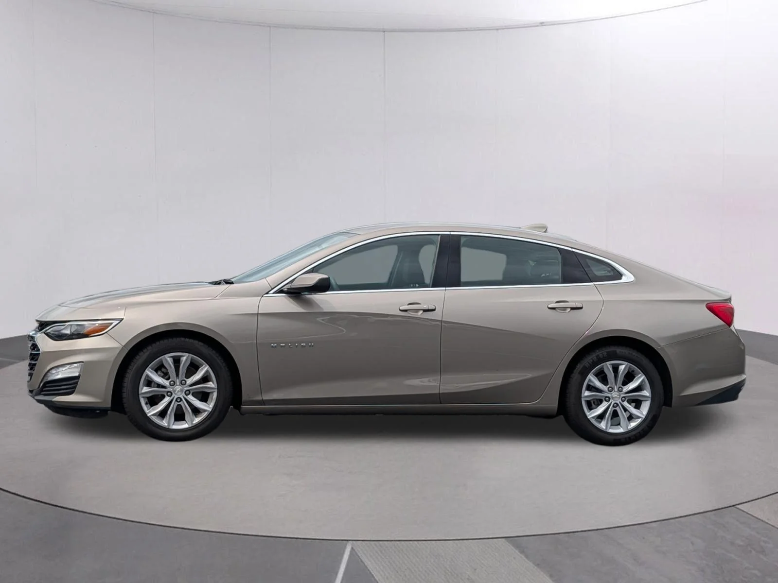 Used 2023 Mineral Gray Metallic Chevrolet LT image 2
