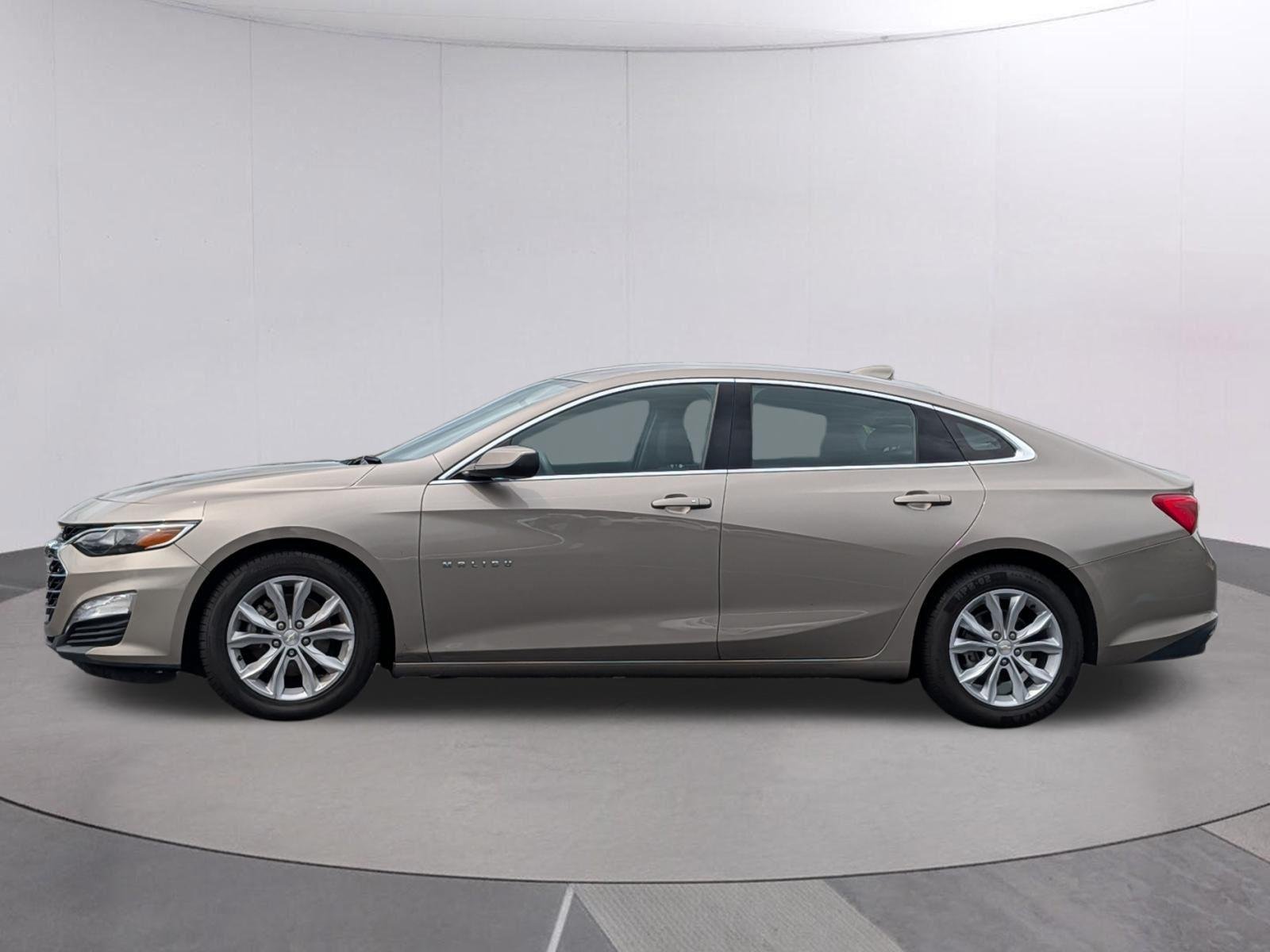 Used 2023 Mineral Gray Metallic Chevrolet LT image 2