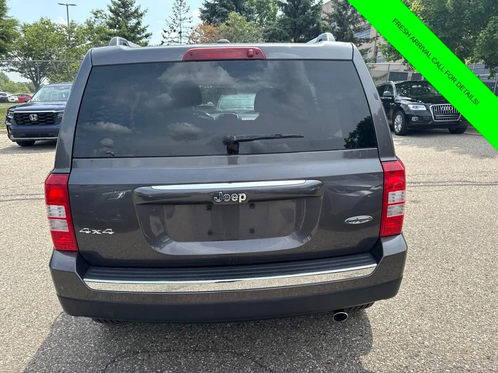 Used 2016 Gray Jeep Latitude image 9
