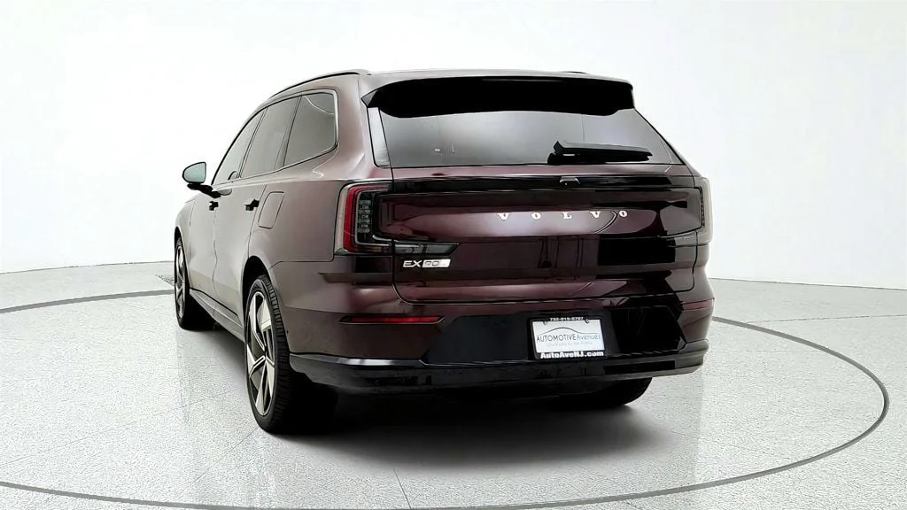 Used 2025 Mulberry Metallic Volvo Twin Motor Performance Ultra 6-Seater w/ Bowers & Wilkins Audio image 6