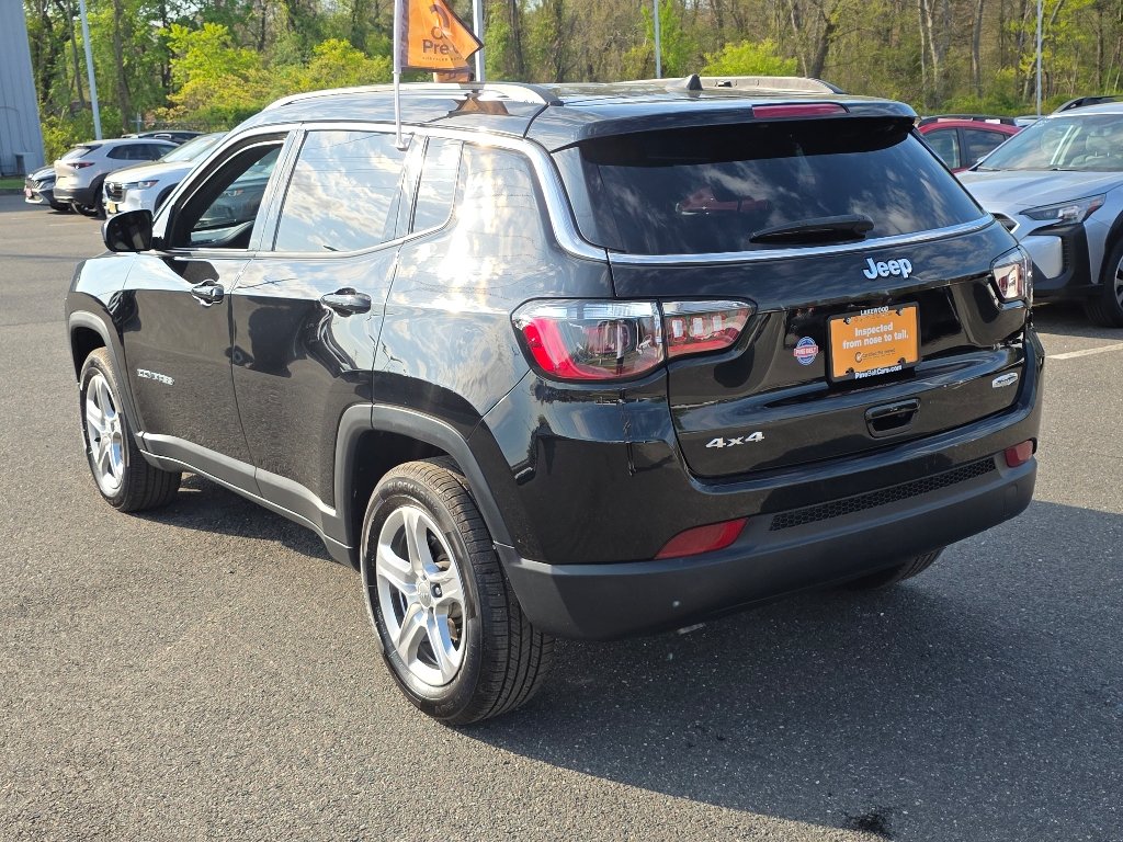 Certified Used 2023 Diamond Black Crystal Pearl Coat Jeep Latitude image 13