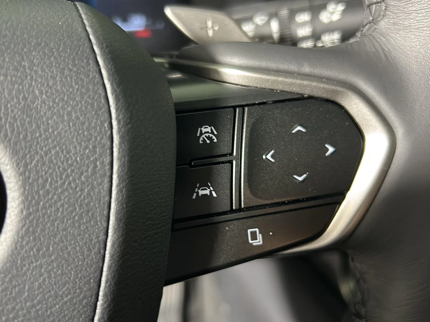 Used 2025 Nightfall Mica Lexus RX 350h Premium Plus image 33
