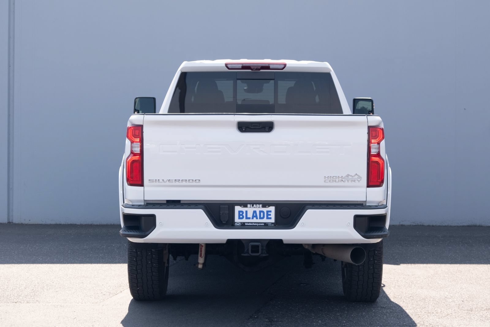Used 2024 Summit White Chevrolet High Country image 27