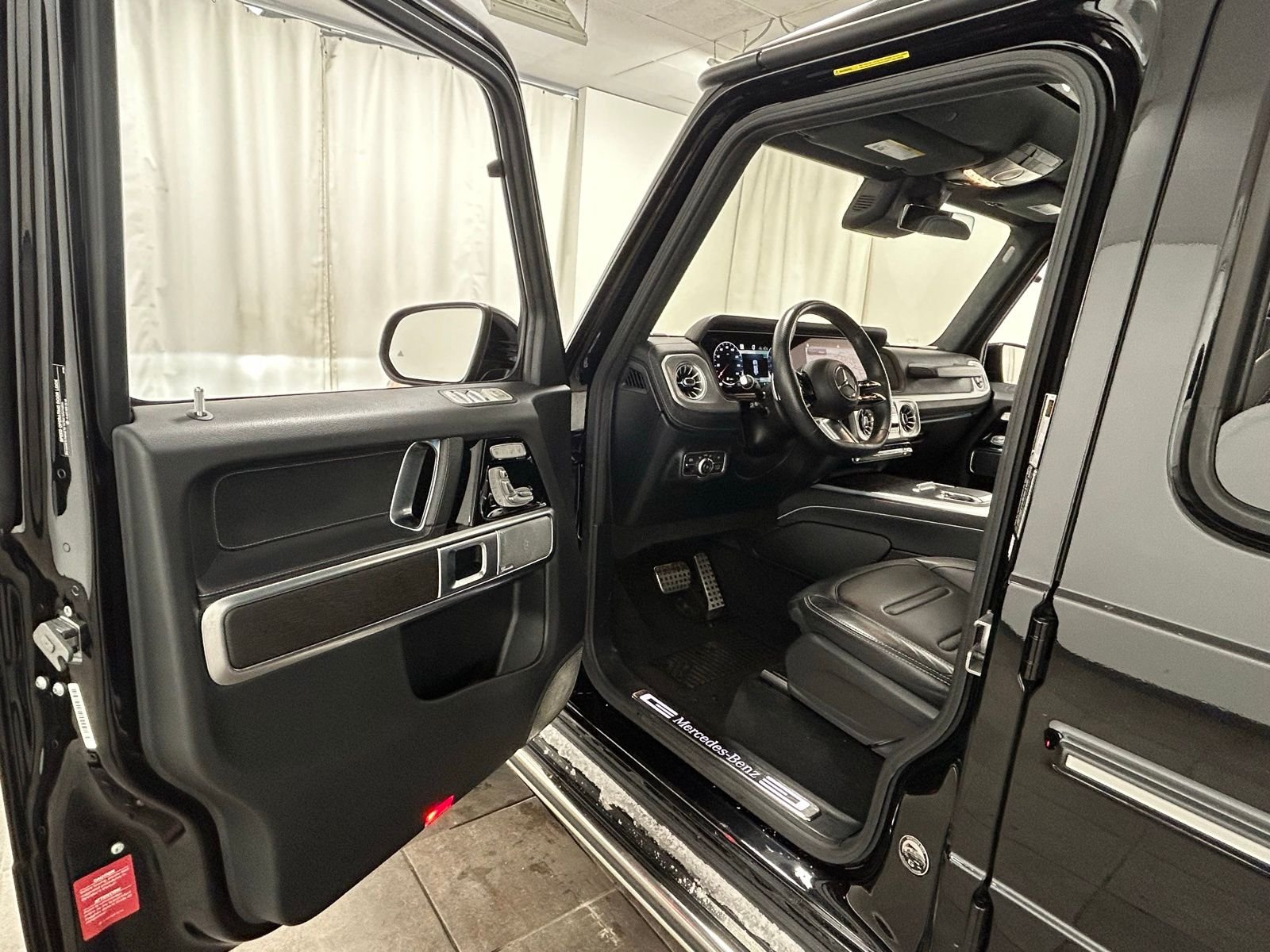 Used 2025 Obsidian Black Metallic Mercedes-Benz G 550 image 27