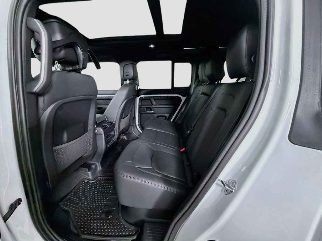 New 2026 Fuji White Land Rover X-Dynamic SE image 26