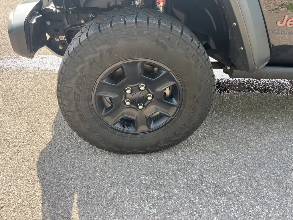 Used 2022 Black Jeep Mojave image 10
