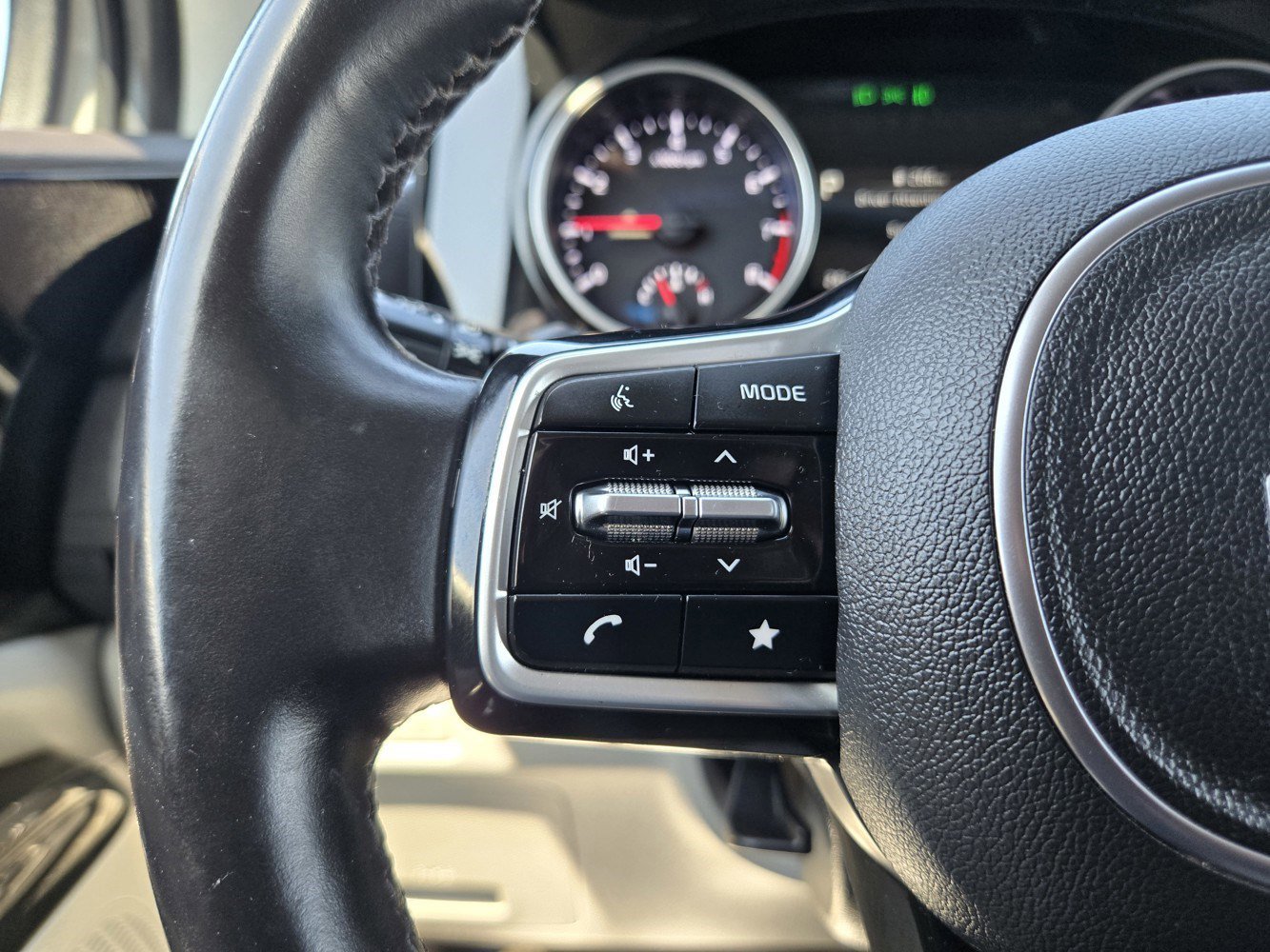 Used 2022 Ceramic Silver Kia SX image 18