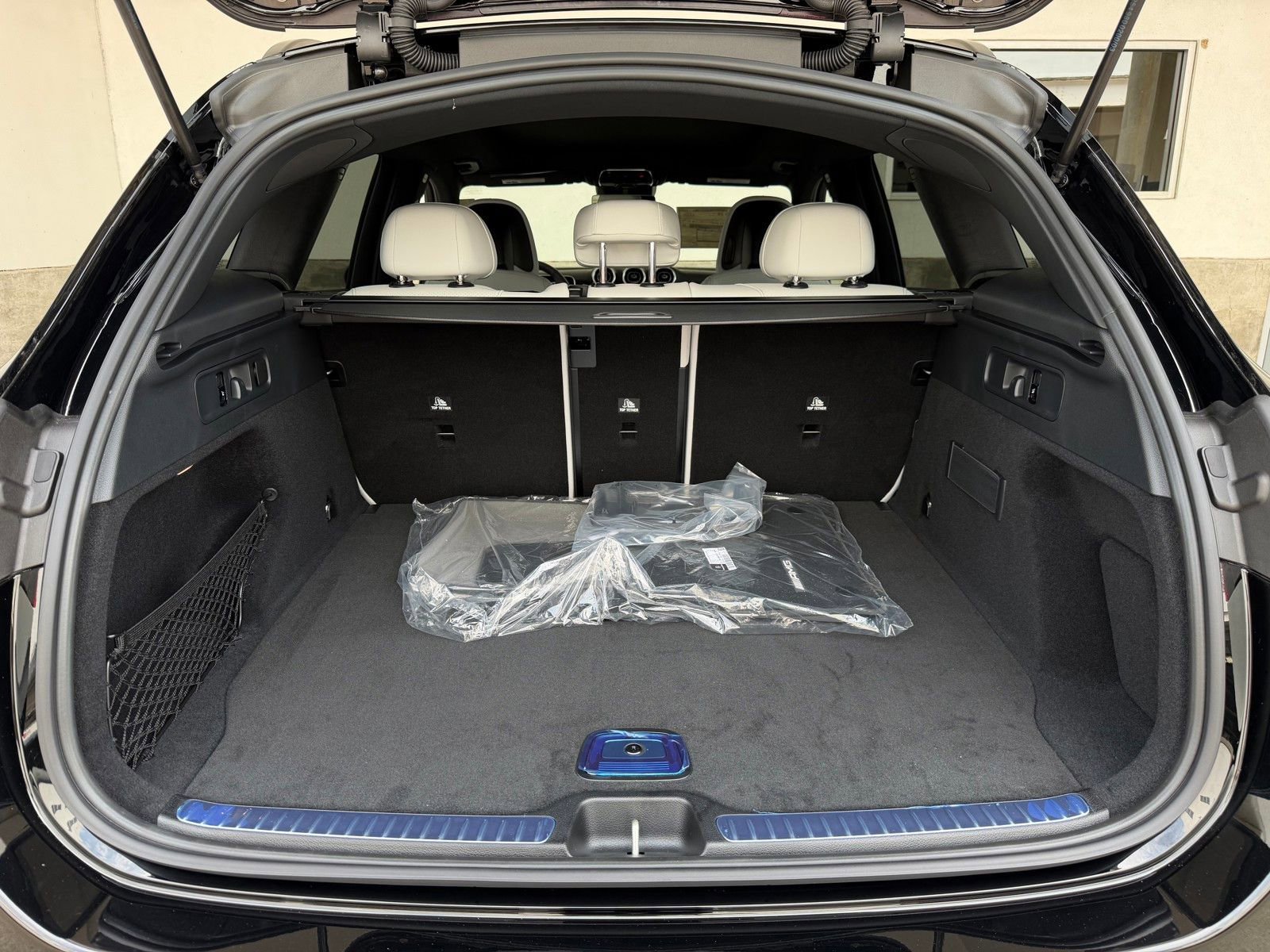 New 2026 Black Mercedes-Benz GLC 300 image 43