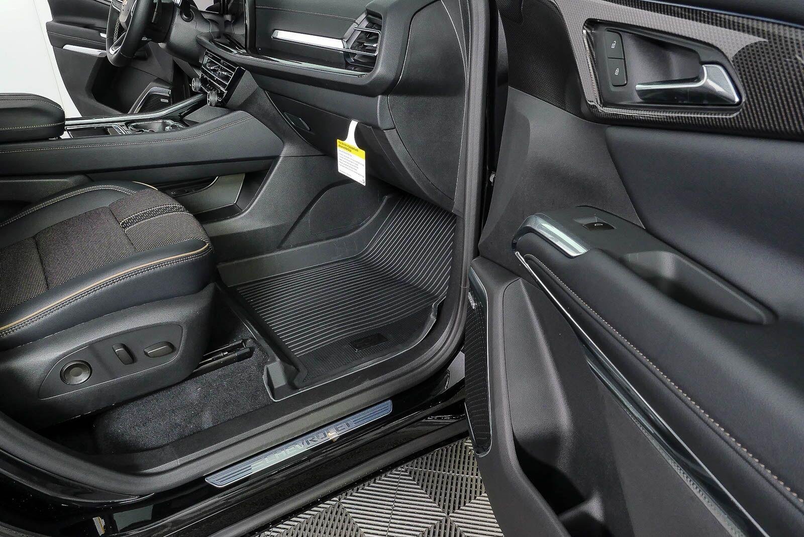 New 2026 Mosaic Black Metallic Chevrolet High Country image 26
