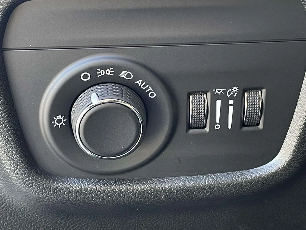 2025 Jeep Grand Cherokee Altitude - Photo 9