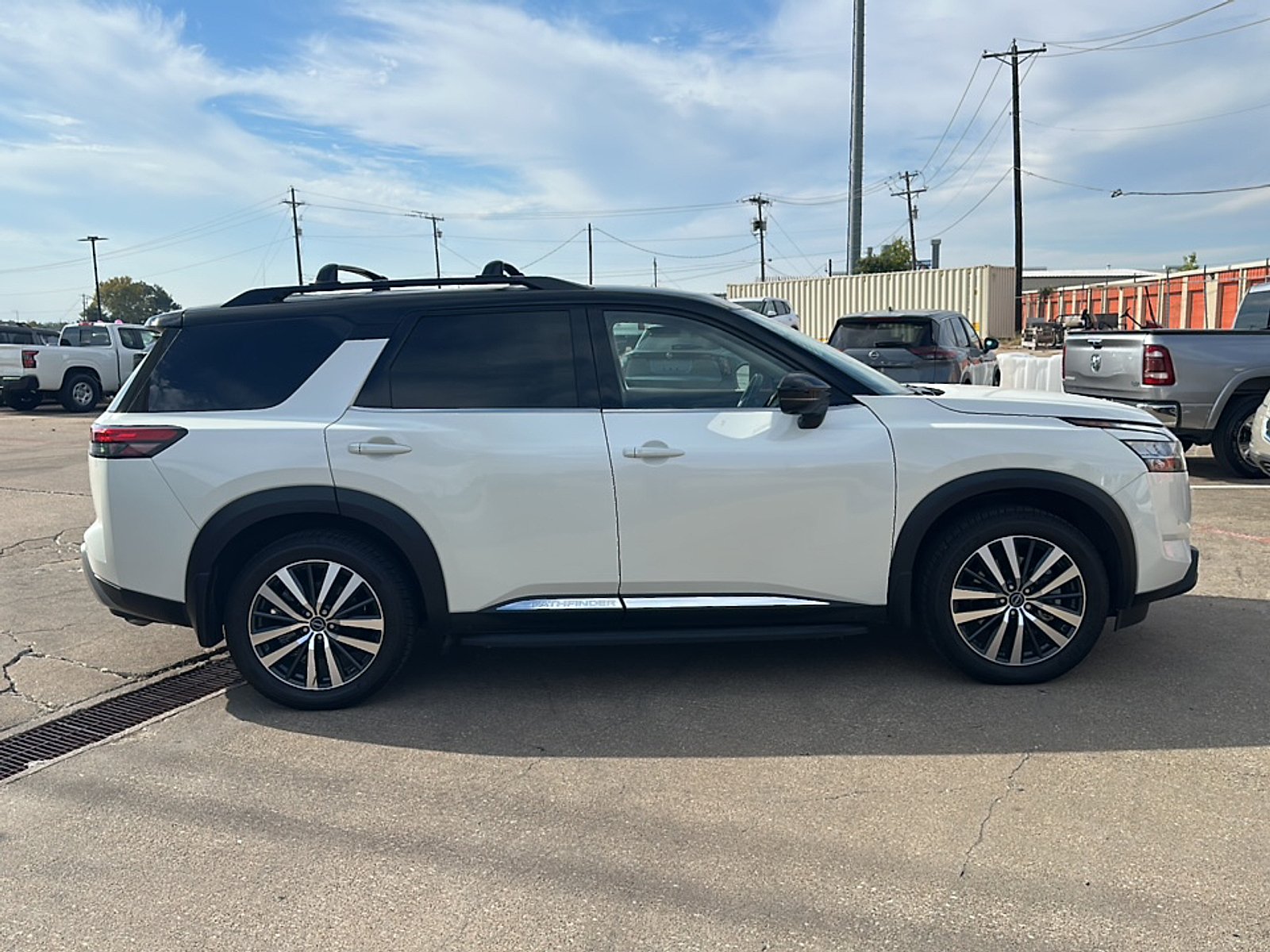 2022 Nissan Pathfinder Platinum photo 4