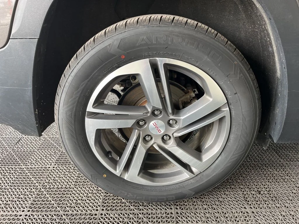 Used 2019 Gray GMC SLT image 23