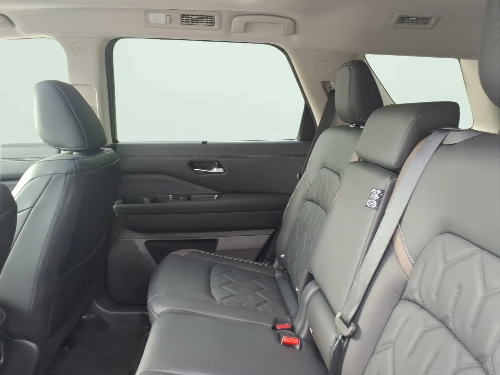 New 2026 Everest White Pearl TriCoat Nissan Platinum image 7