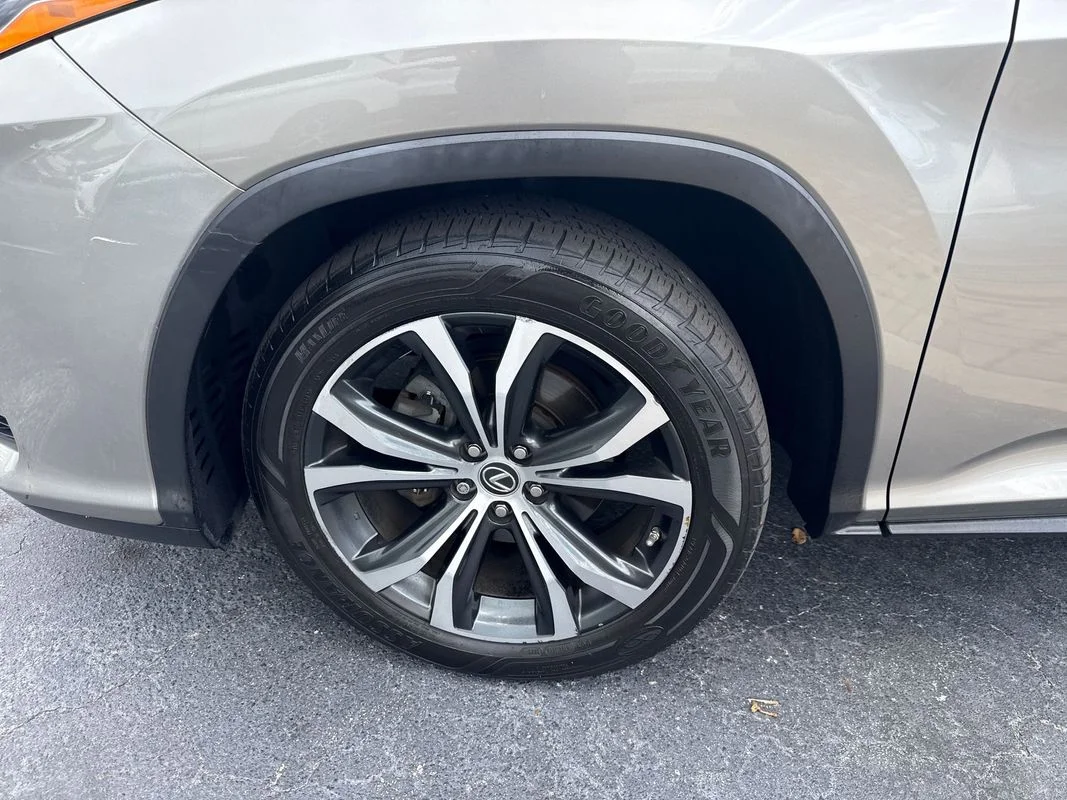 Used 2018  Lexus FWD image 10