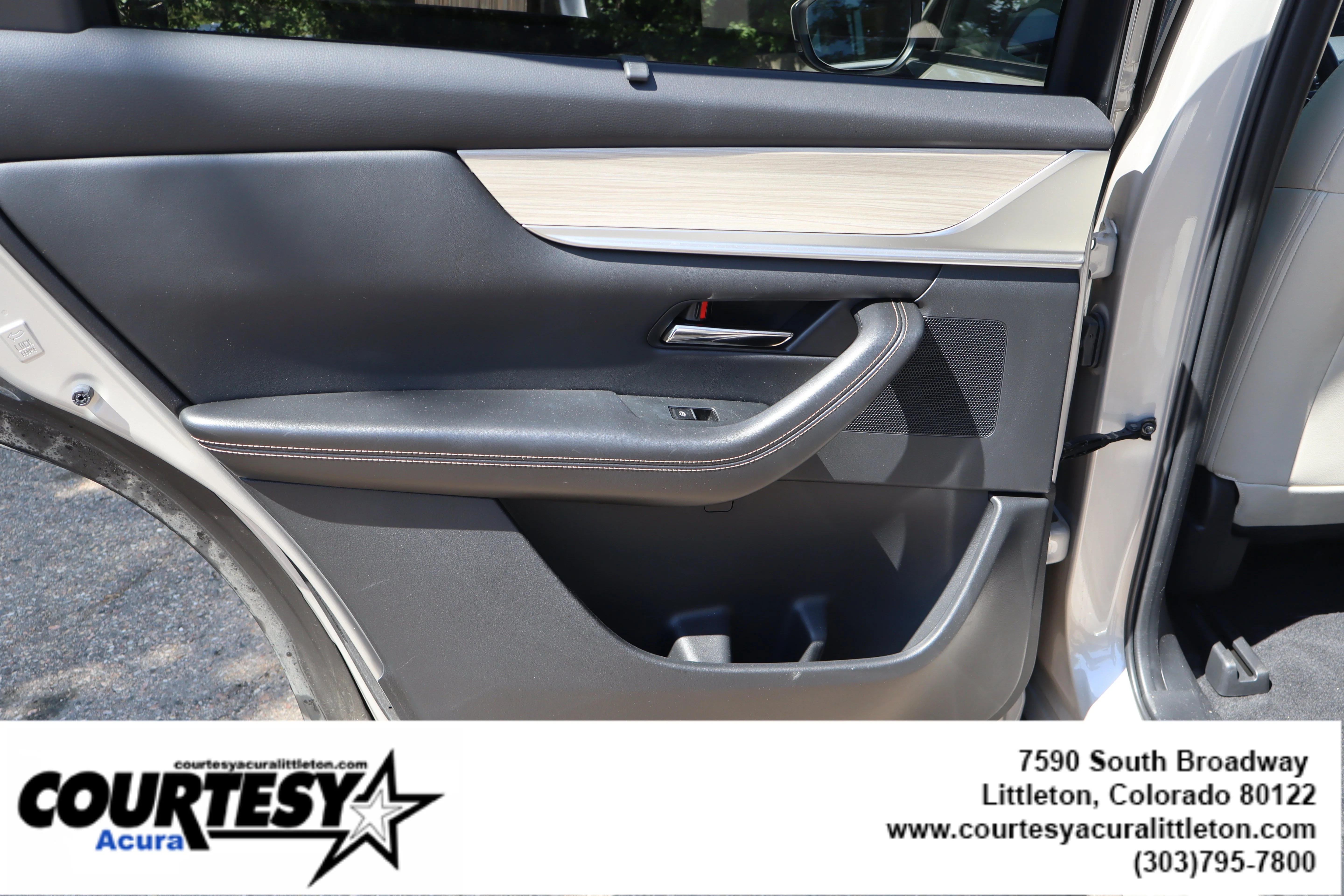 Used 2024 Platinum Quartz Mazda Preferred image 28