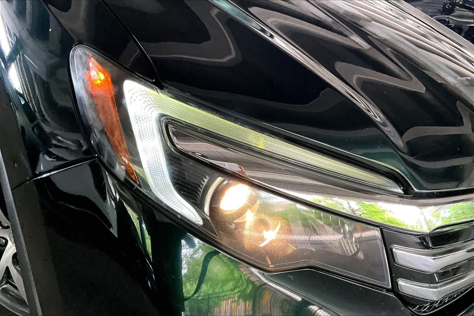 Used 2016 Black Forest Pearl Honda Touring image 27
