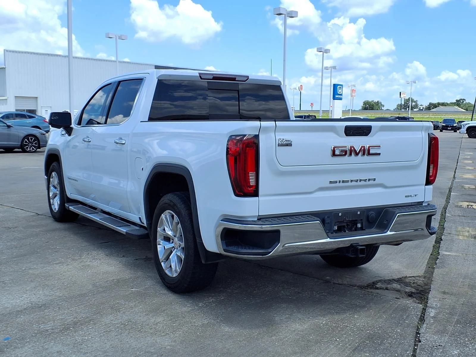 Used 2019 White GMC SLT image 2