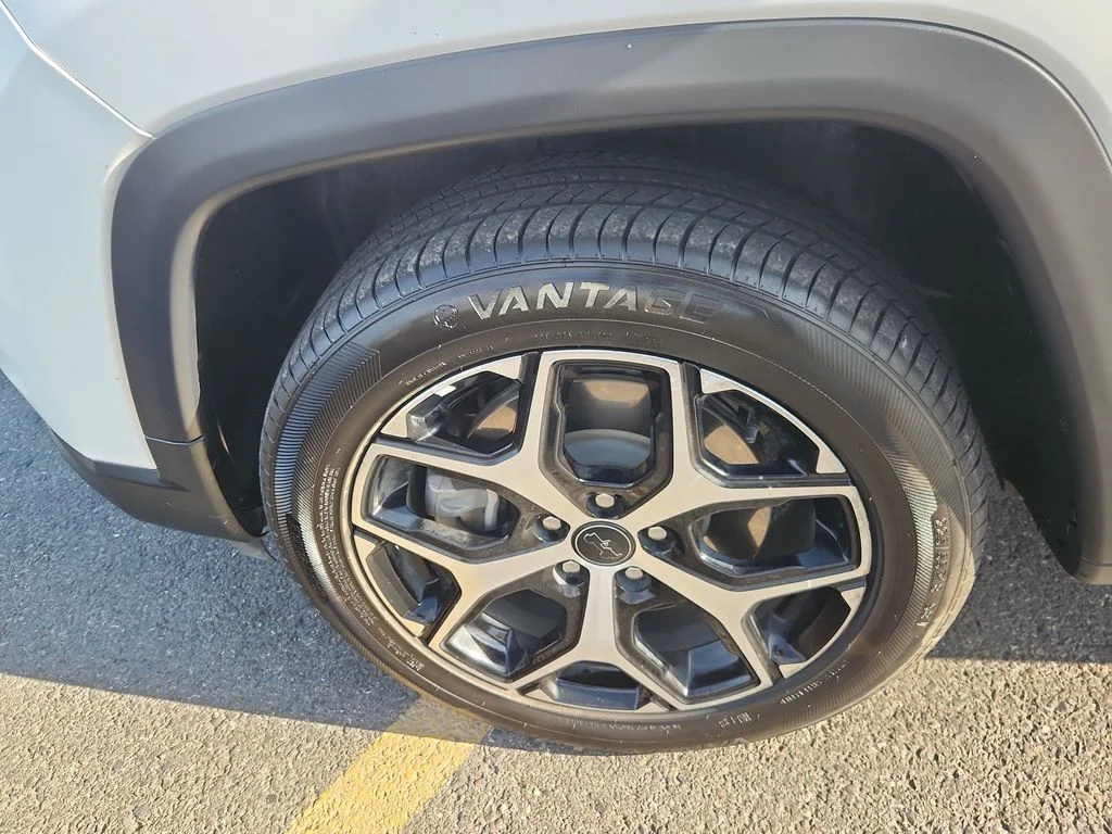 Used 2025 White Jeep Limited image 18