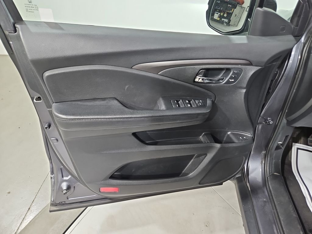 Used 2019  Honda EX-L image 10