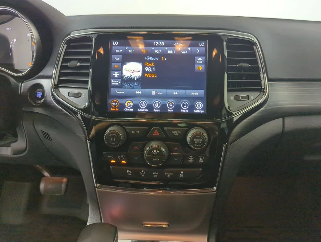 Used 2021 Crystal Metallic Jeep Laredo X image 13