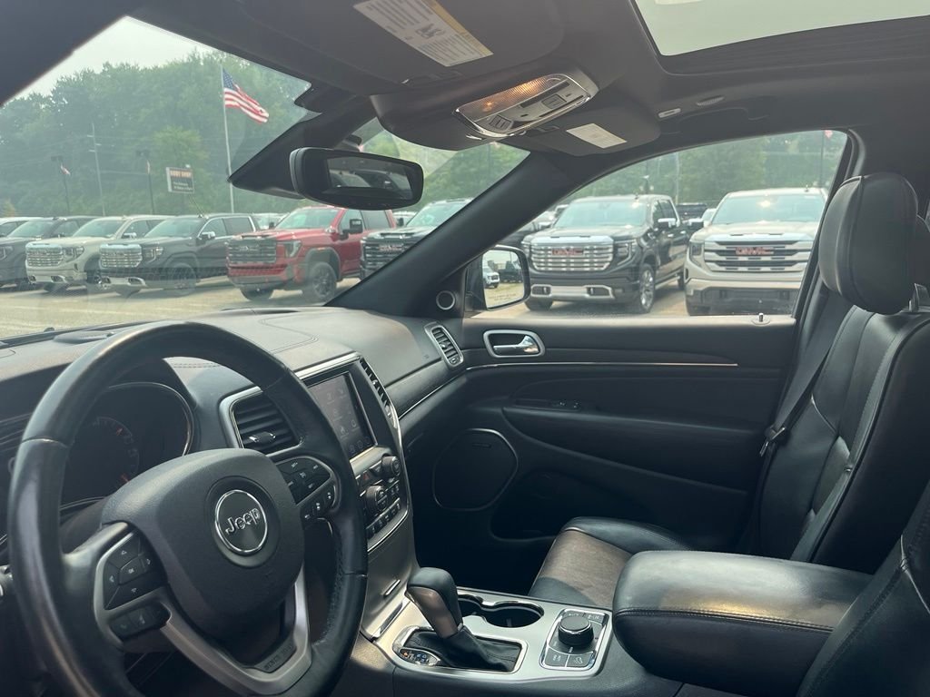 Used 2018 Diamond Black Jeep Overland image 20