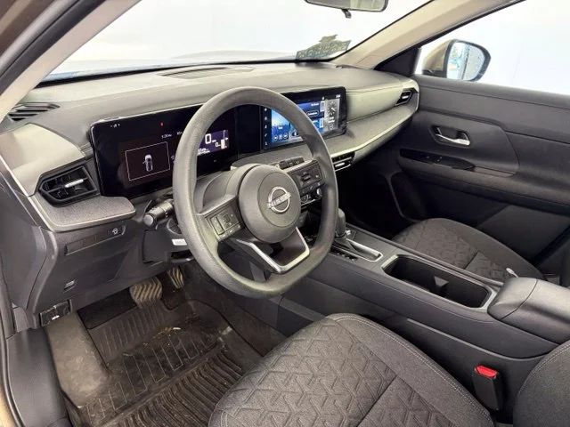 Used 2025 Brown Nissan SV image 10
