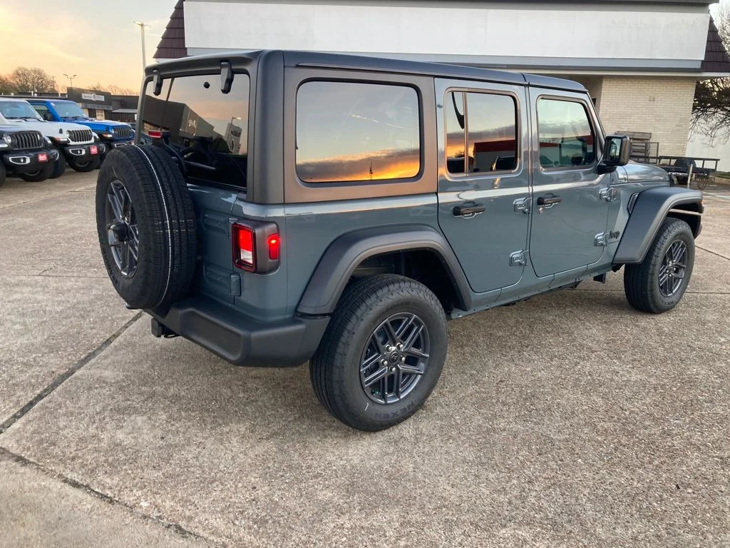 New 2025 Anvil Clear-Coat Exterior Paint Jeep Sport S image 5