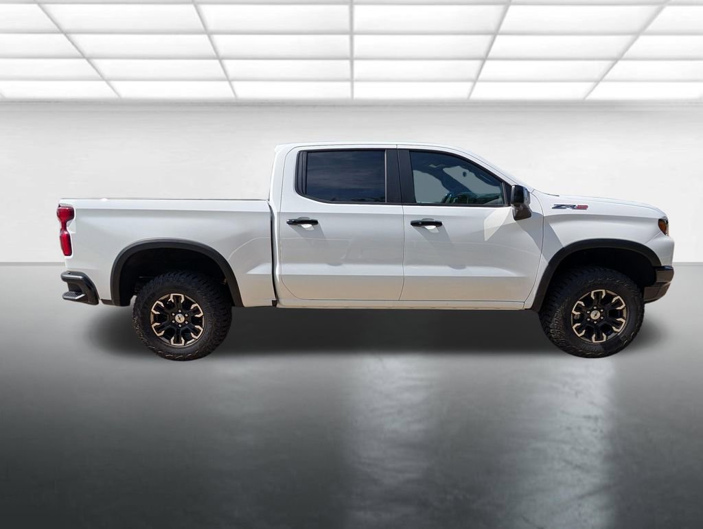 New 2026 Summit White Chevrolet ZR2 image 32