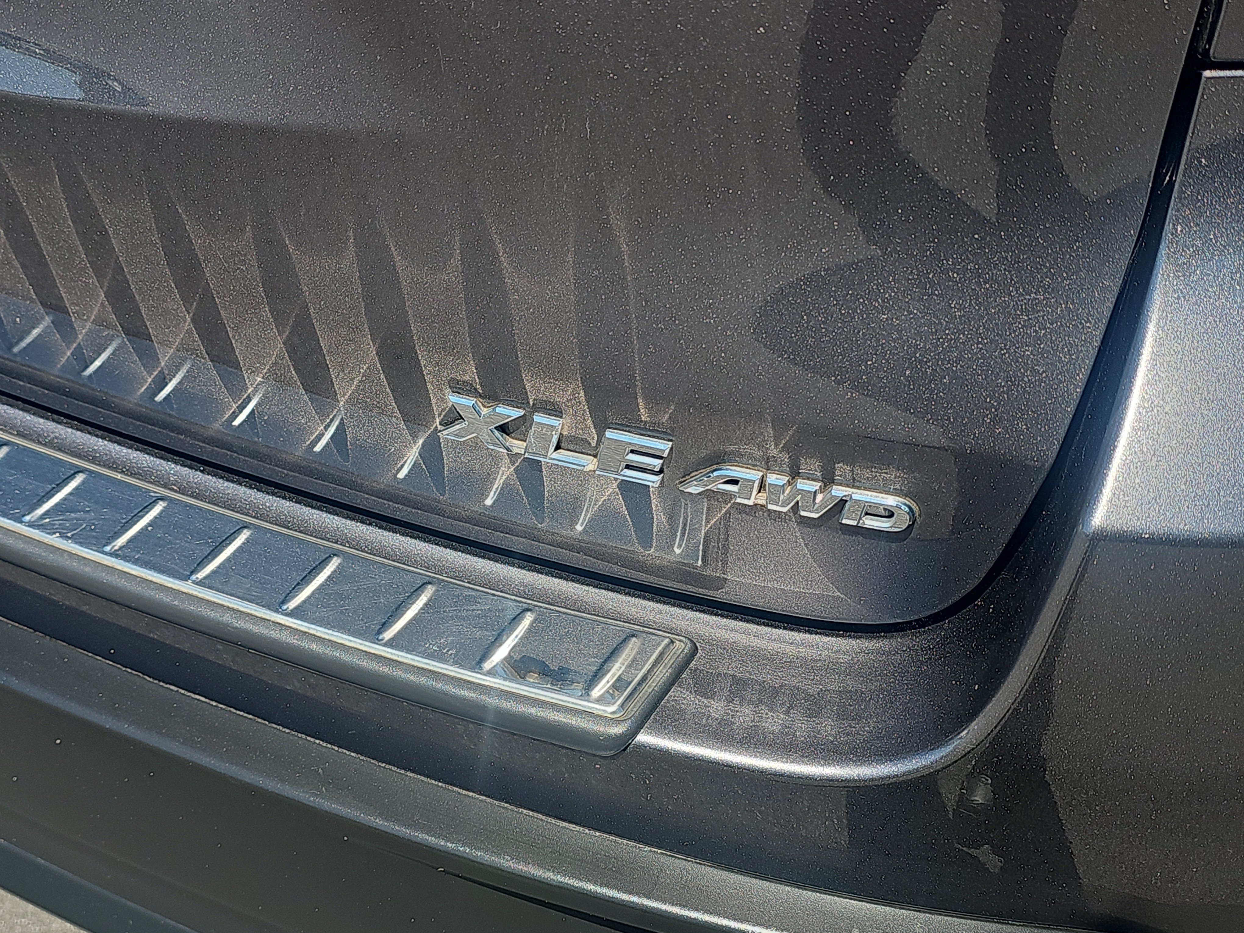 Used 2018 Predawn Gray Mica Toyota XLE image 9