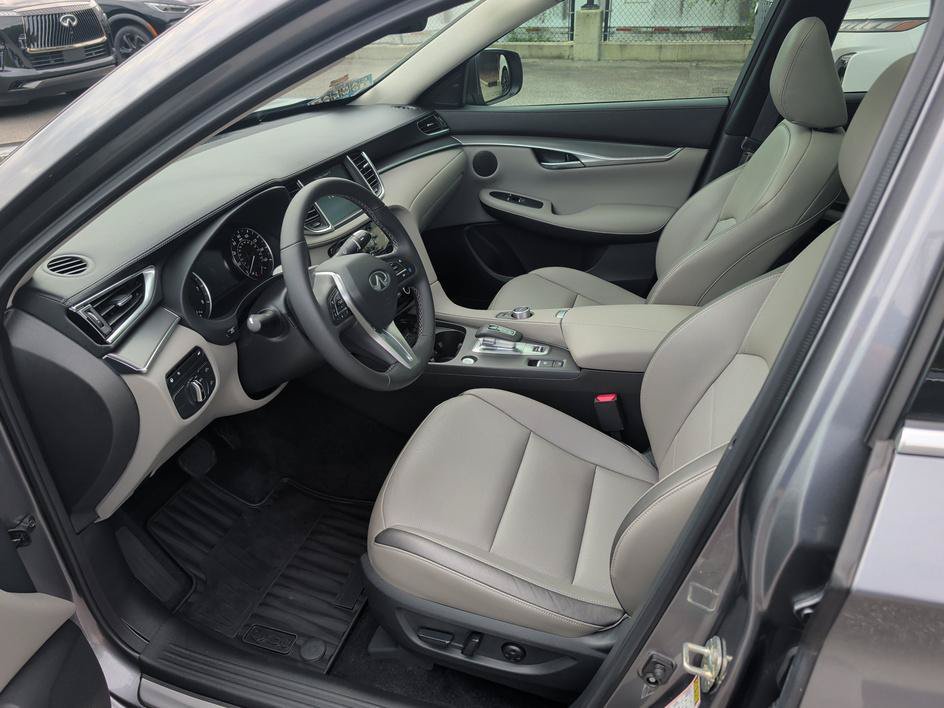 Used 2024 Graphite Shadow INFINITI LUXE image 8