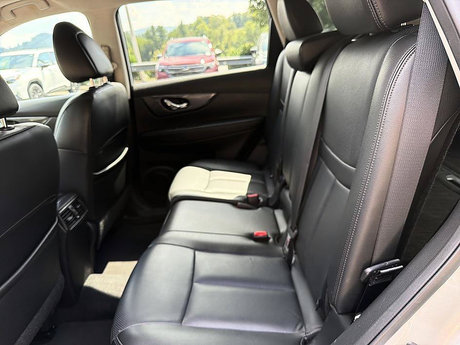 Used 2015 Brilliant Silver Nissan SL image 5