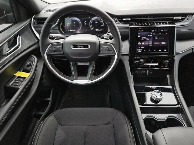 New 2026 Velvet Red Pearl-Coat Exterior Paint Jeep Laredo image 4