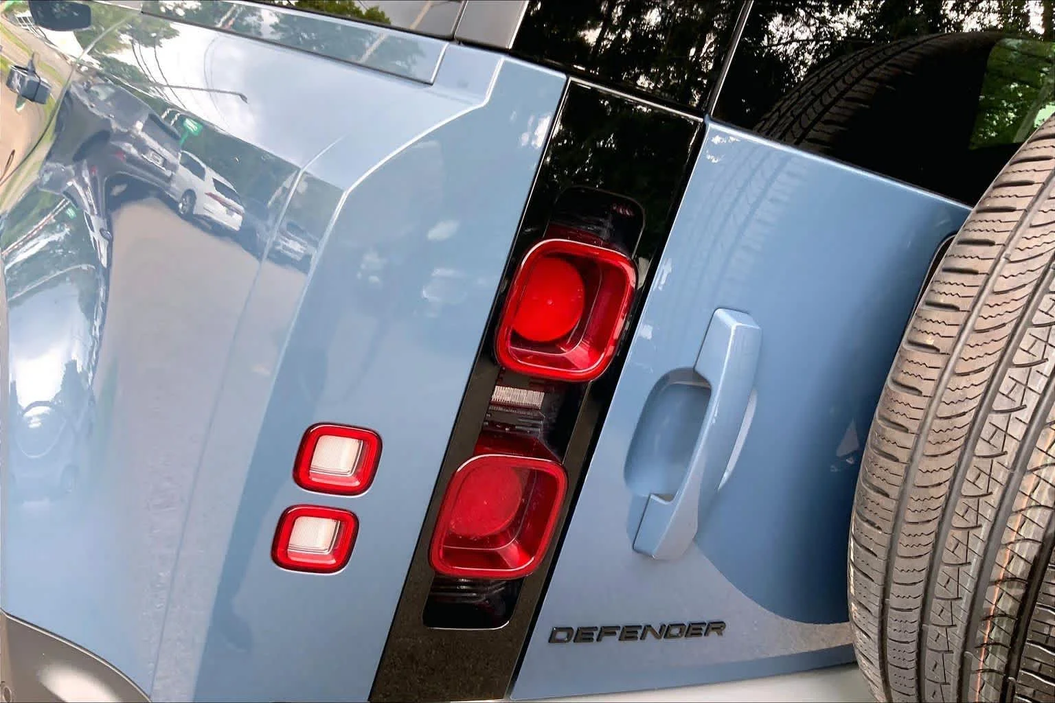 Used 2024 Tasman Blue Metallic Land Rover S image 26