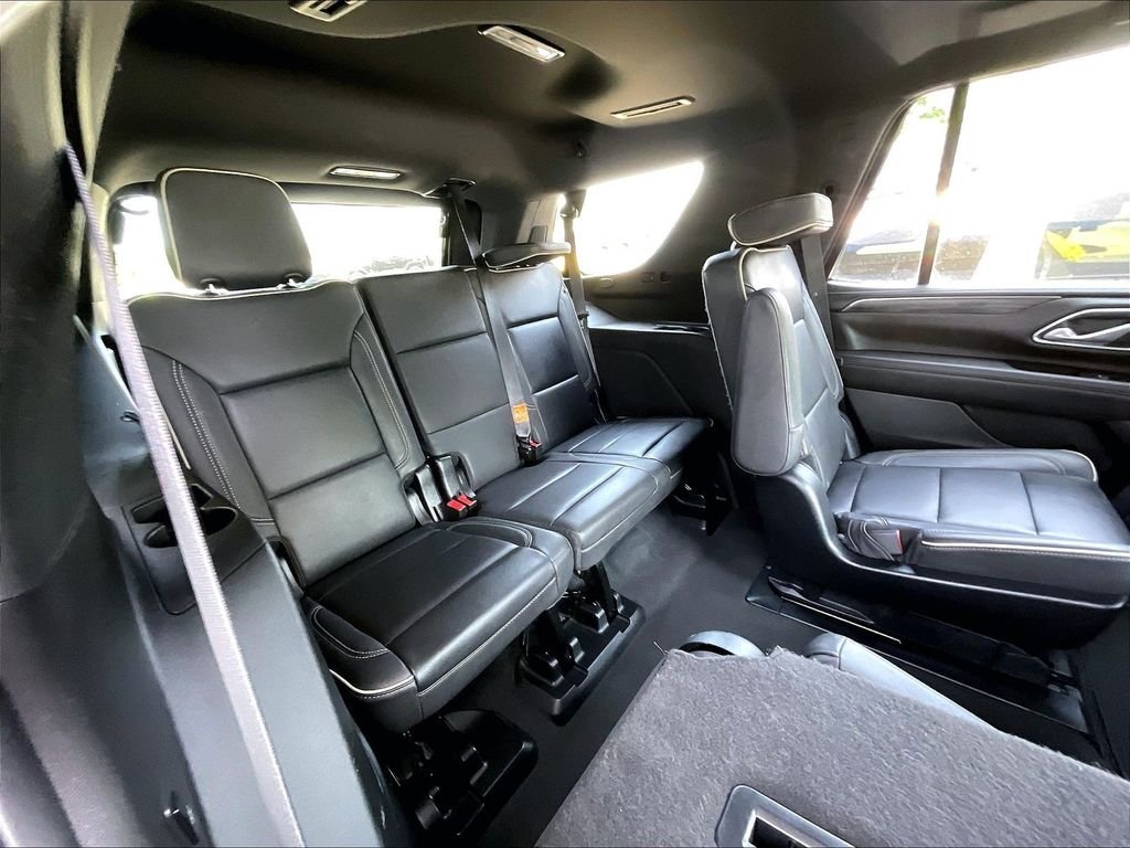 Used 2023 White GMC SLT image 17