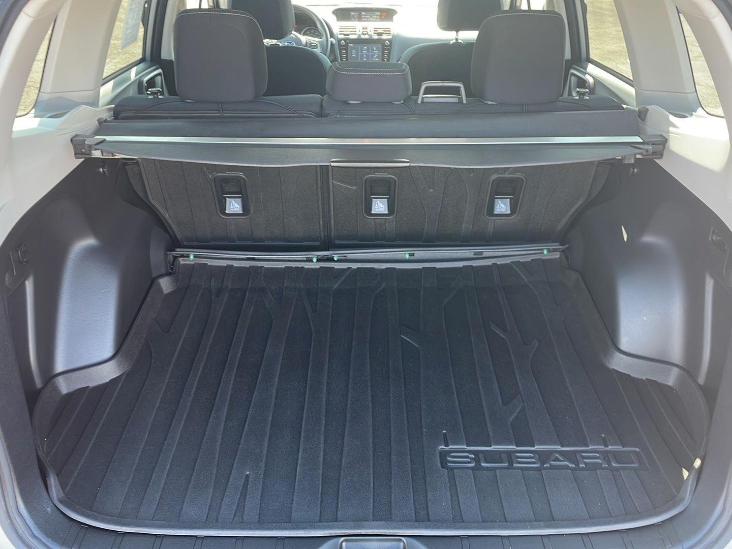 Used 2017 Ice Silver Metallic Subaru Premium image 30