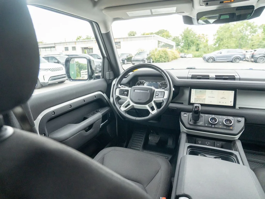 Used 2023 White Land Rover Standard image 18