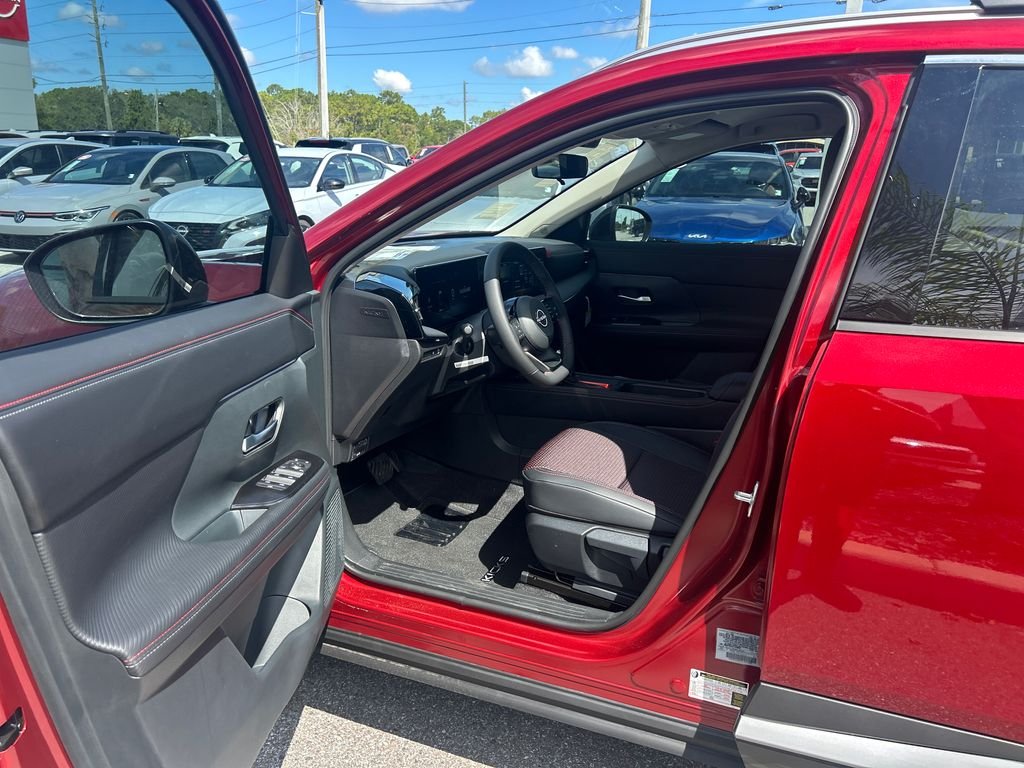 New 2026 Nissan Kicks SR 4D Sport Utility