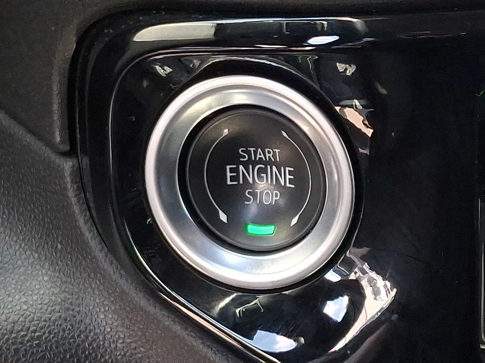 Used 2025 Summit White Chevrolet LT image 22